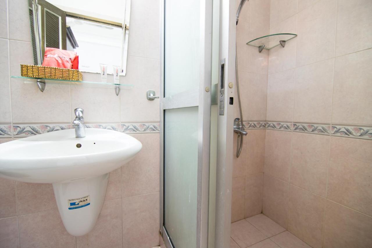 Reddoorz Near Pico Plaza Cong Hoa Hotel Ho Chi Minh City Bagian luar foto